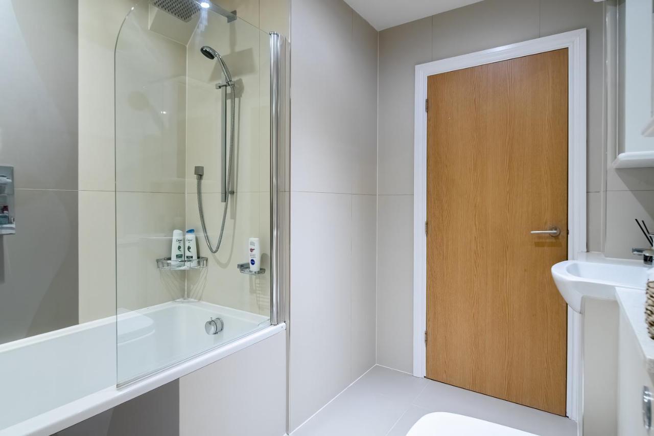 Chic 3 Bed Apartment Near London Bridge With Balcony Bagian luar foto