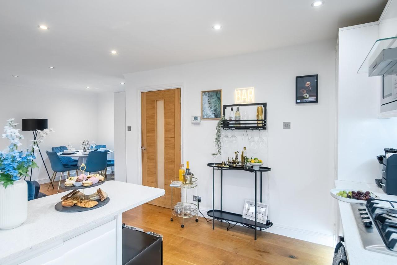 Chic 3 Bed Apartment Near London Bridge With Balcony Bagian luar foto