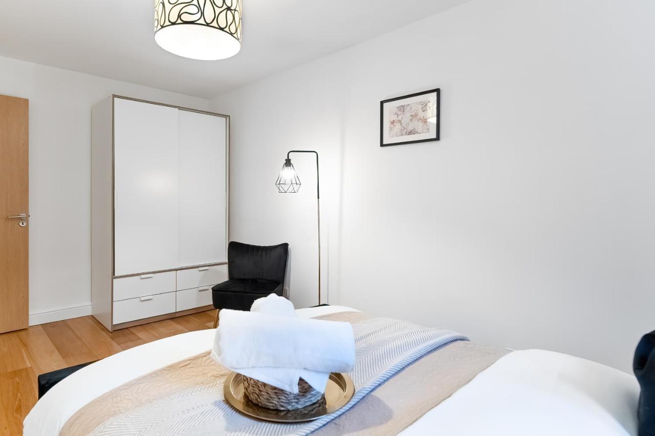 Chic 3 Bed Apartment Near London Bridge With Balcony Bagian luar foto