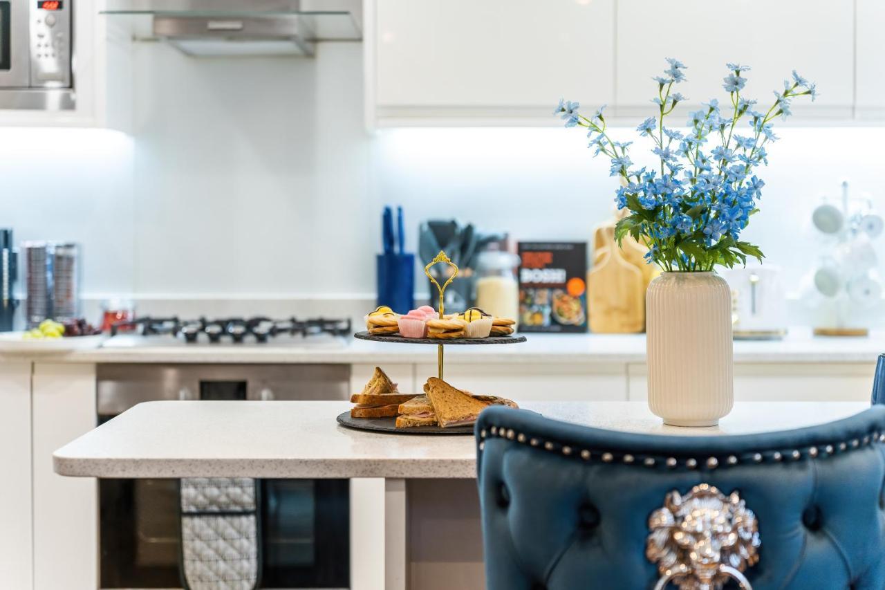 Chic 3 Bed Apartment Near London Bridge With Balcony Bagian luar foto