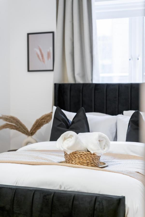 Chic 3 Bed Apartment Near London Bridge With Balcony Bagian luar foto