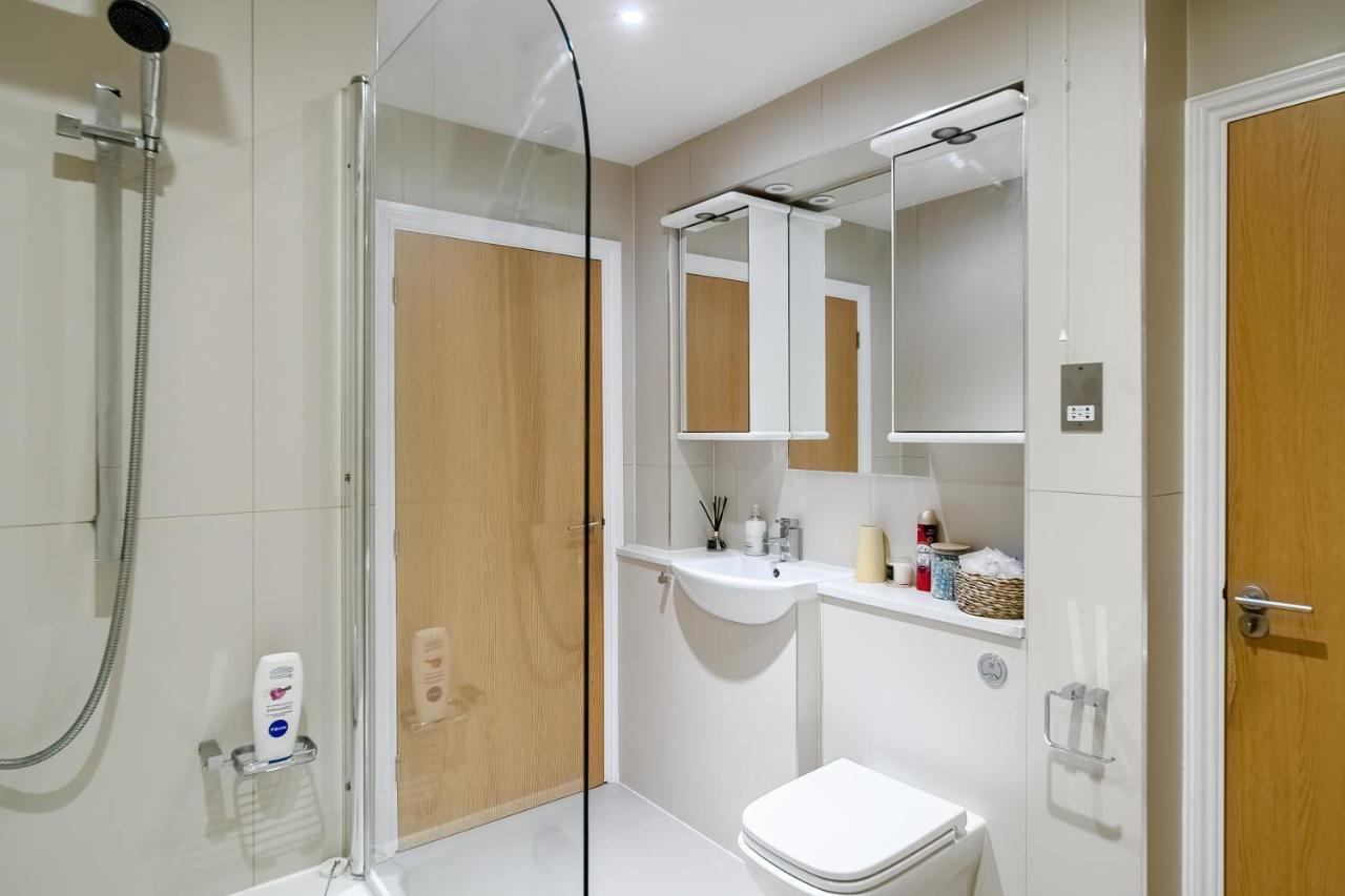 Chic 3 Bed Apartment Near London Bridge With Balcony Bagian luar foto